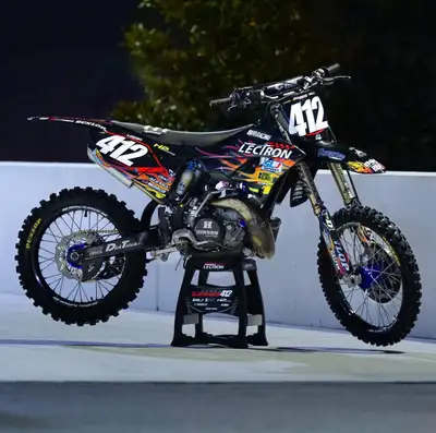 Looking for a yz125-yz250 2005+ Blown up or needing work Message me with what you have! Thanks.