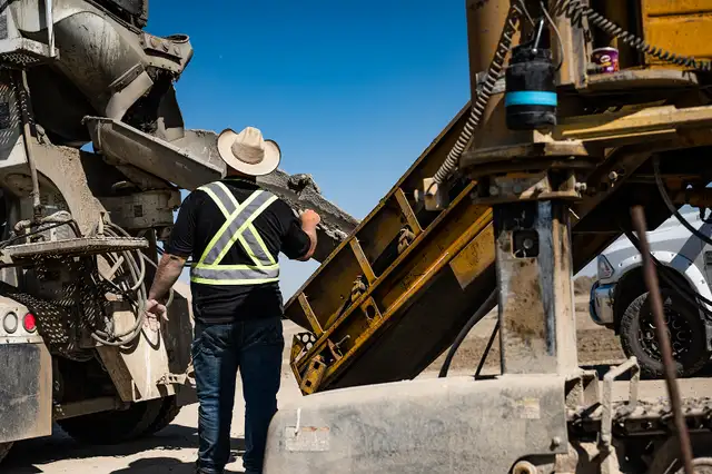 CONCRETE  FEED BUNKS - SLIP FORMED in Other in Lethbridge - Image 8