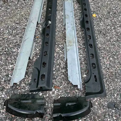 Lots of 2003-2008 dodge parts 6.7 engine, 200k km Lots of Interior parts Sunroof Powered rear window...