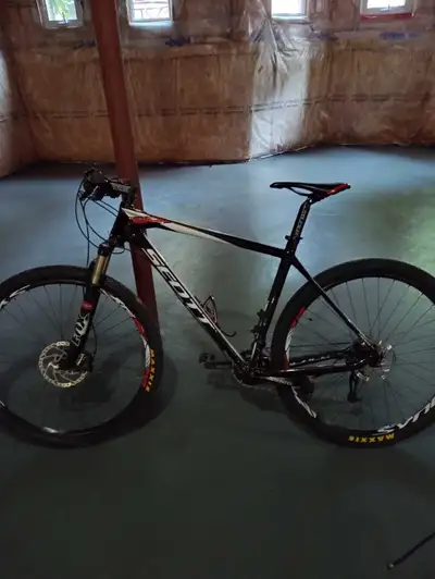 LIKE NEW $1600 FIRM Scott Scale Mountain. Bike MODEL 930 Carbon Fiber 29 in wheels Please call or te...