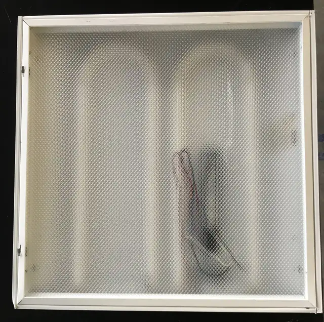 Luminaires carrés pour plafond suspendu in Indoor Lighting & Fans in Laval / North Shore - Image 2