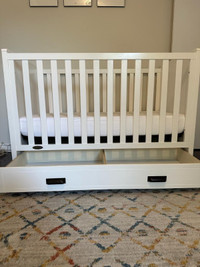 Graco cottage White 3-in_1  convertible Crib