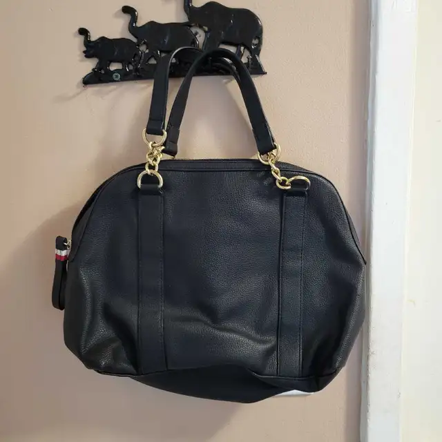 Tommy Hilfiger Black Leather Purse Bag Like New in Women's - Bags & Wallets in Oshawa / Durham Region - Image 3