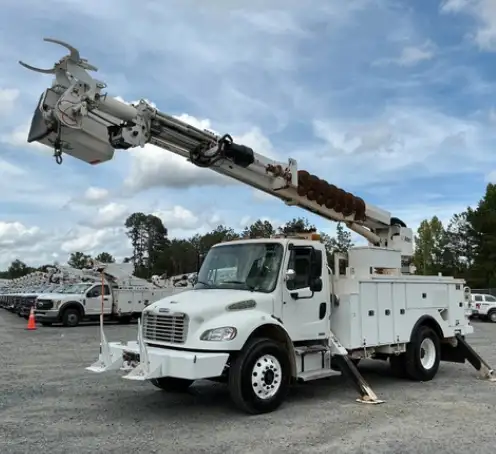 2010 Freightliner Altec - DM47-BR Digger Derrick, Available. in Other in Napanee - Image 4
