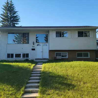 Acadia 3 bedroom main floor $2000 with garage