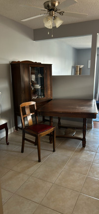 China Cabinet/Table/Chairs