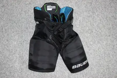 Hockey Pants & Knee and shin protectors - Youth size Medium, View more