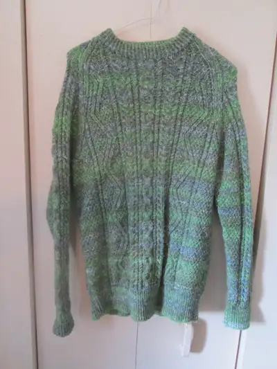 ladies green hand knit sweater (M). new never worn, View more