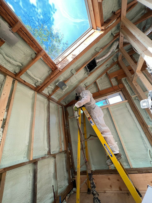 Spray Foam Insulation  in Insulation in Markham / York Region - Image 2