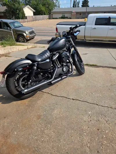 2019 Iron 883, only 3,348 km's. Denim Black package Vance and Hines Slip on exhaust ( comes with sto...