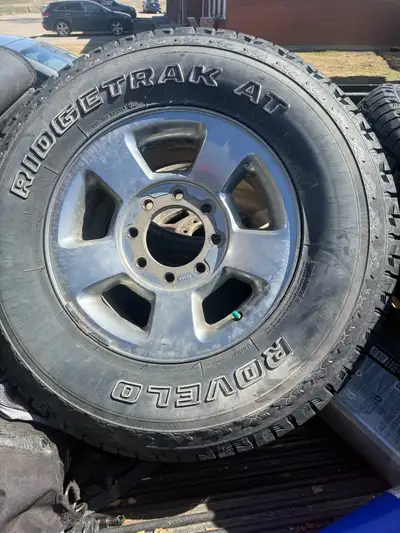 Got new ones no space need gone $200 firm . Was on 2007 dodge 1500 8 bolt .