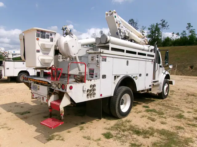 ( 2014 ) - FREIGHTLINER M2 W/ ALTEC TA45M BUCKET TRUCK in Other in Delta/Surrey/Langley - Image 4