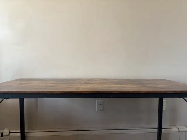 Large Desk in Desks in Charlottetown - Image 3