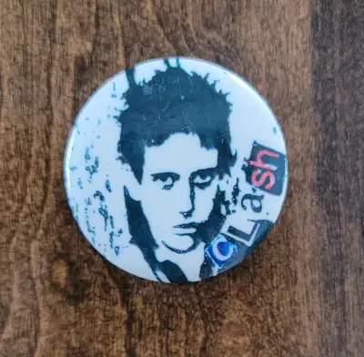 Bouton à épingle (Pin)" The Clash" 1980, View more