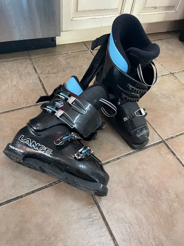 Lange ski boots / bottes de ski alpin ( youth size: 26.5) in Ski in City of Montréal - Image 2