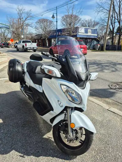 LIKE NEW CONDITION 2014 SUZUKI BURGMAN 650 EXECUTIVE WITH ONLY 47000 KM. NEW TIRES AND BRAKES. POWER...