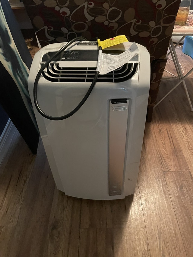 2 portable delonghi air conditioners Heaters, Humidifiers