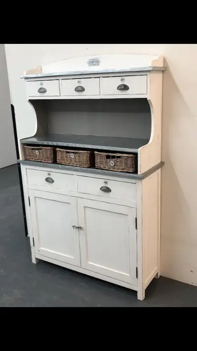 Buffet , meuble de rangement cuisine champêtre. Décor de chalet., View more