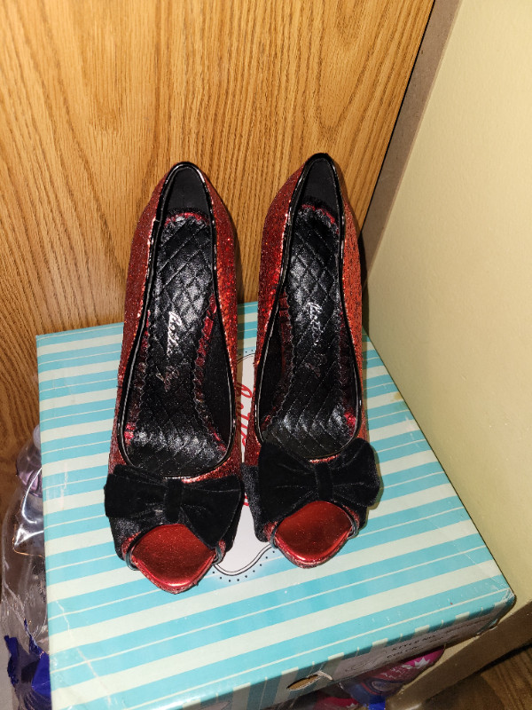 Betty Page Ellie Shoes Open toe Pump. in Women's - Shoes in Mississauga / Peel Region - Image 3