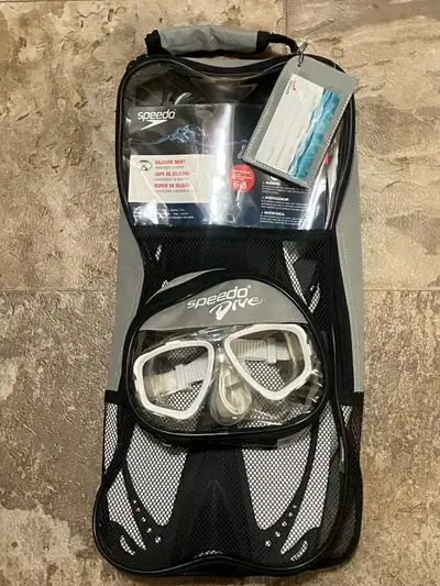 New Speedo Fins, Mask and Snorkel Set - Fins Shoe Size 6-8, View more