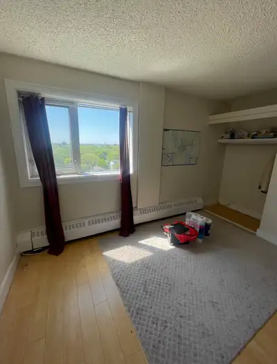 A private room is available in a 3-bedroom apartment on the 8th floor of Quinpool Towers. Ideal for...