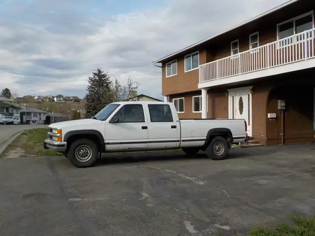 CHEVROLET 1 TON - 3500, CREW CAB, 8 FOOT BOX, WORK TRUCK! in Cars & Trucks in Kelowna - Image 4