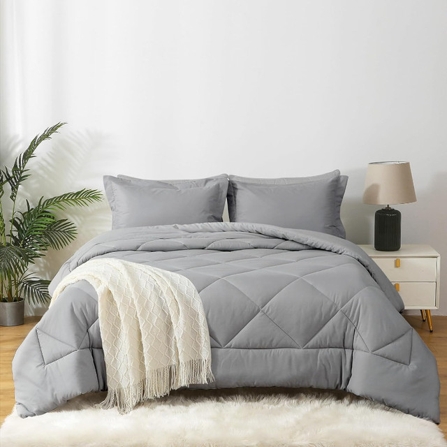 New 3 Piece Reversible Comforter Set • Q $70 • Light Grey in Bedding in Barrie