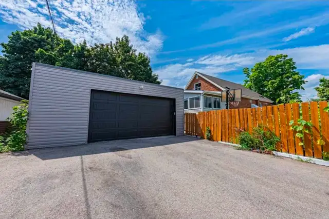 Storage / 20ft Garage & Driveway for Rent