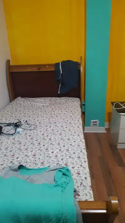 South Asian girl offering a Room near Centennial College