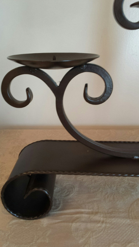 LARGE CANDLE HOLDER IN BLACK METAL in Home Décor & Accents in London - Image 3