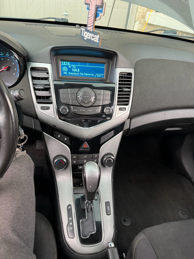 2014 Chevy Cruze in Cars & Trucks in Oshawa / Durham Region - Image 2