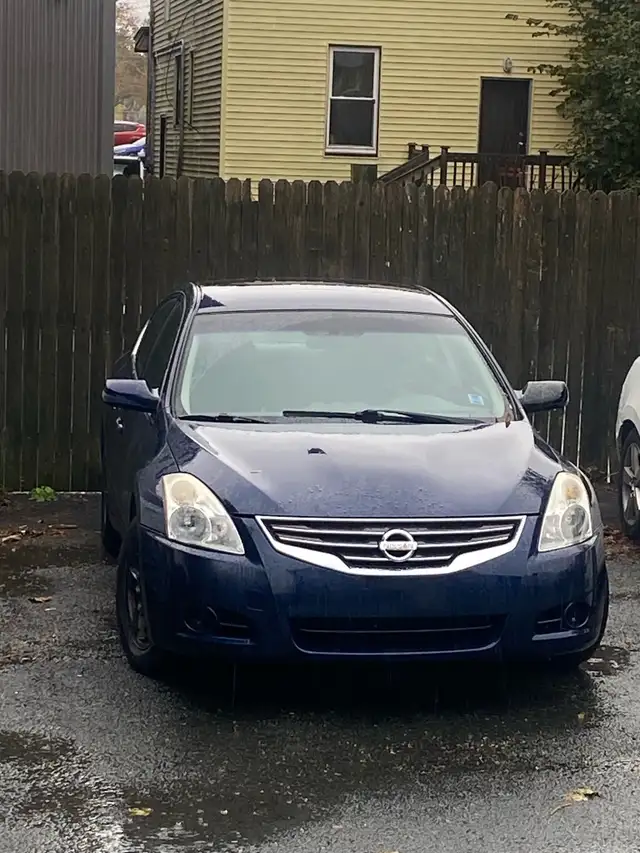2012 Nissan Altima $2500 need gone asap
