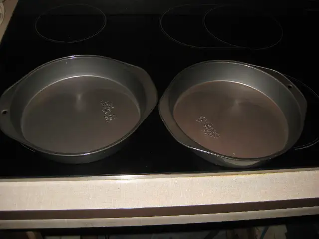 VINTAGE TUPPERWARE 3 BOLS À CONDIMENTS AVEC COUVERTS ET SUPPORT in Arts & Collectibles in Laval / North Shore - Image 4