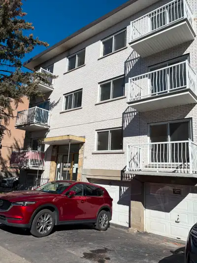 Appartements entièrement rénové! En face de la Maison Culturelle, près des écoles, transport commun....