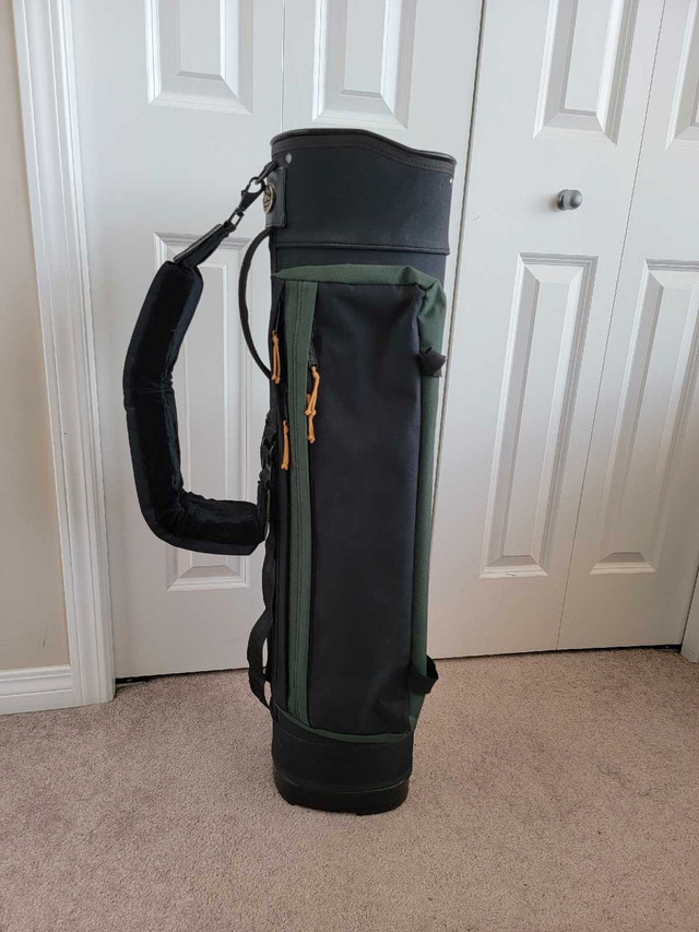 Golf Carry Bag With 6 Divider, AD B 13 in Other in Calgary