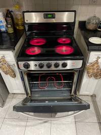 Full working Apartment stove can DELIVER 