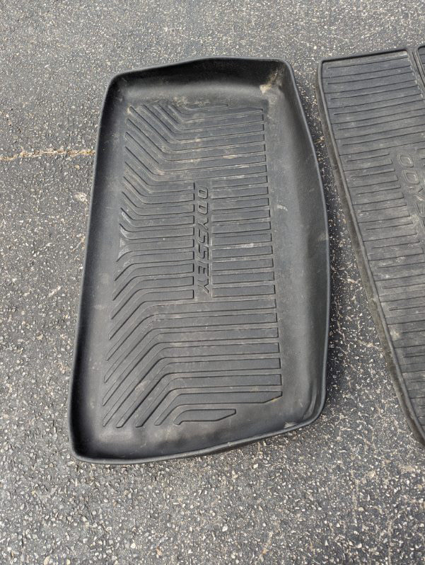 Honda Odyssey winter mats set of 6 in Other Parts & Accessories in Cambridge - Image 2