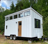 Gorgeous & Luxury All Seasons Tiny House Ready for Canadian Wint