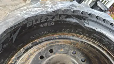 Bridgestone Blizzak WS90 tire 205/55R16 91H Excellent condition Used for 1/2 season for local drivin...