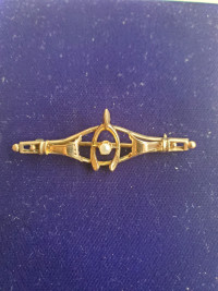 VINTAGE EDWARDION? GOLD WISHBONE AND PEARL PIN