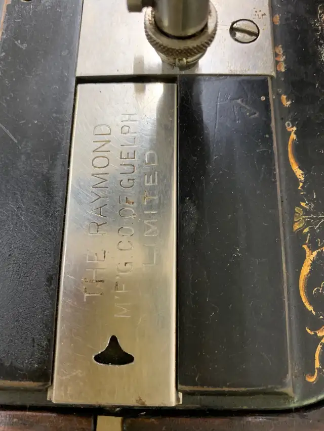 Sewing machine Raymond ! in Other in Saskatoon - Image 7