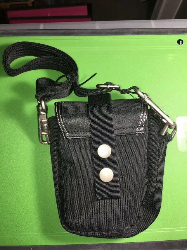 Roots - Mini Travel Purse and Leather wallet in Women's - Bags & Wallets in Mississauga / Peel Region - Image 6