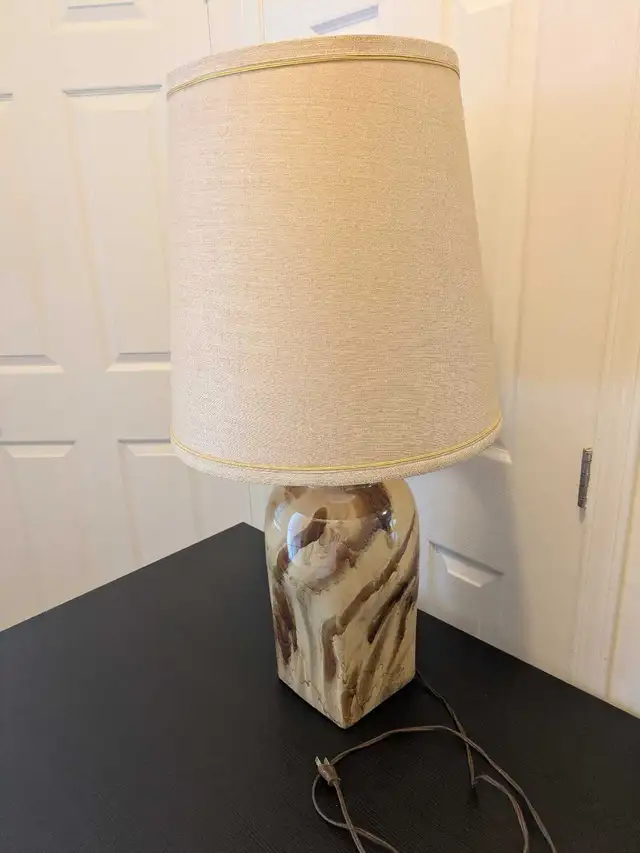 MCM ginger jar lamp in Indoor Lighting & Fans in Ottawa - Image 3