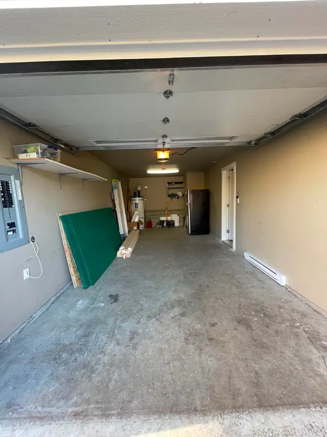Spacious and bright 4 bed/2 full bath Pet-friendly home for rent in Long Term Rentals in Victoria - Image 9