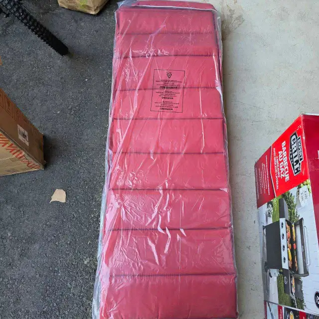 Folding Wooden Outdoor Lounge Chair in Patio & Garden Furniture in Oakville / Halton Region - Image 4