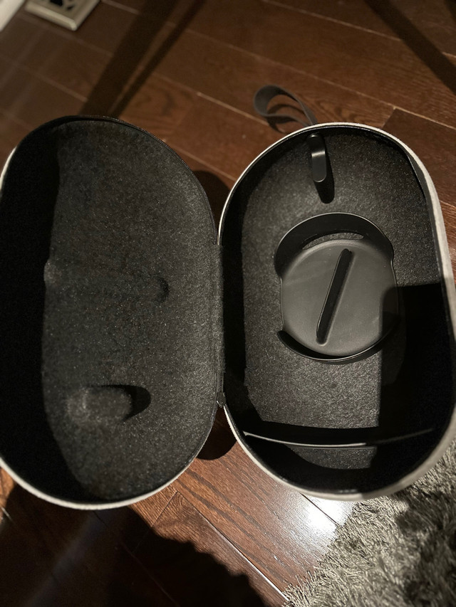 Meta quest oculus quest 2 carrying case  in Other in Markham / York Region - Image 2