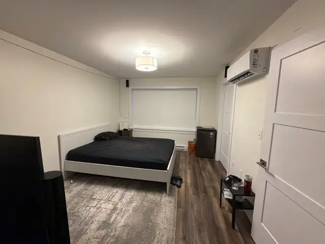Private master bedroom with private washroom in Room Rentals & Roommates in Dartmouth - Image 3