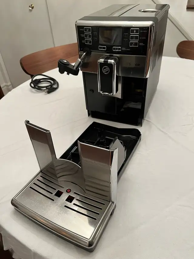 HD8924 Saeco PicoBaristo Super-automatic espresso machine in Coffee Makers in Ottawa - Image 7