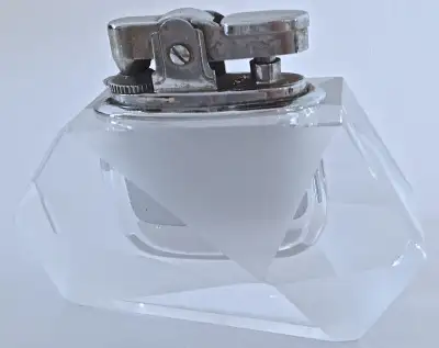 Vintage. Collection. Briquet de table Support en verre, View more