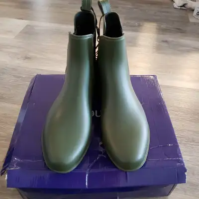 Elements rainboots size9, View more